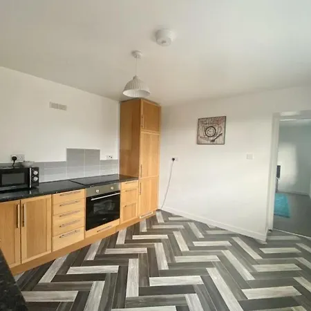 Spacious 3 Bedroom House -- Off-Road Parking -- Pet Friendly -- Close To City Centre Swansea Exterior photo