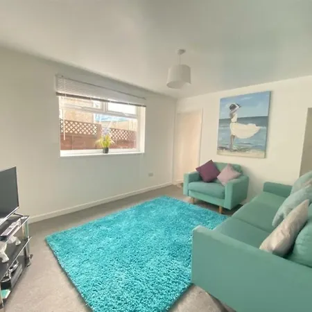 Spacious 3 Bedroom House -- Off-Road Parking -- Pet Friendly -- Close To City Centre Swansea Exterior photo
