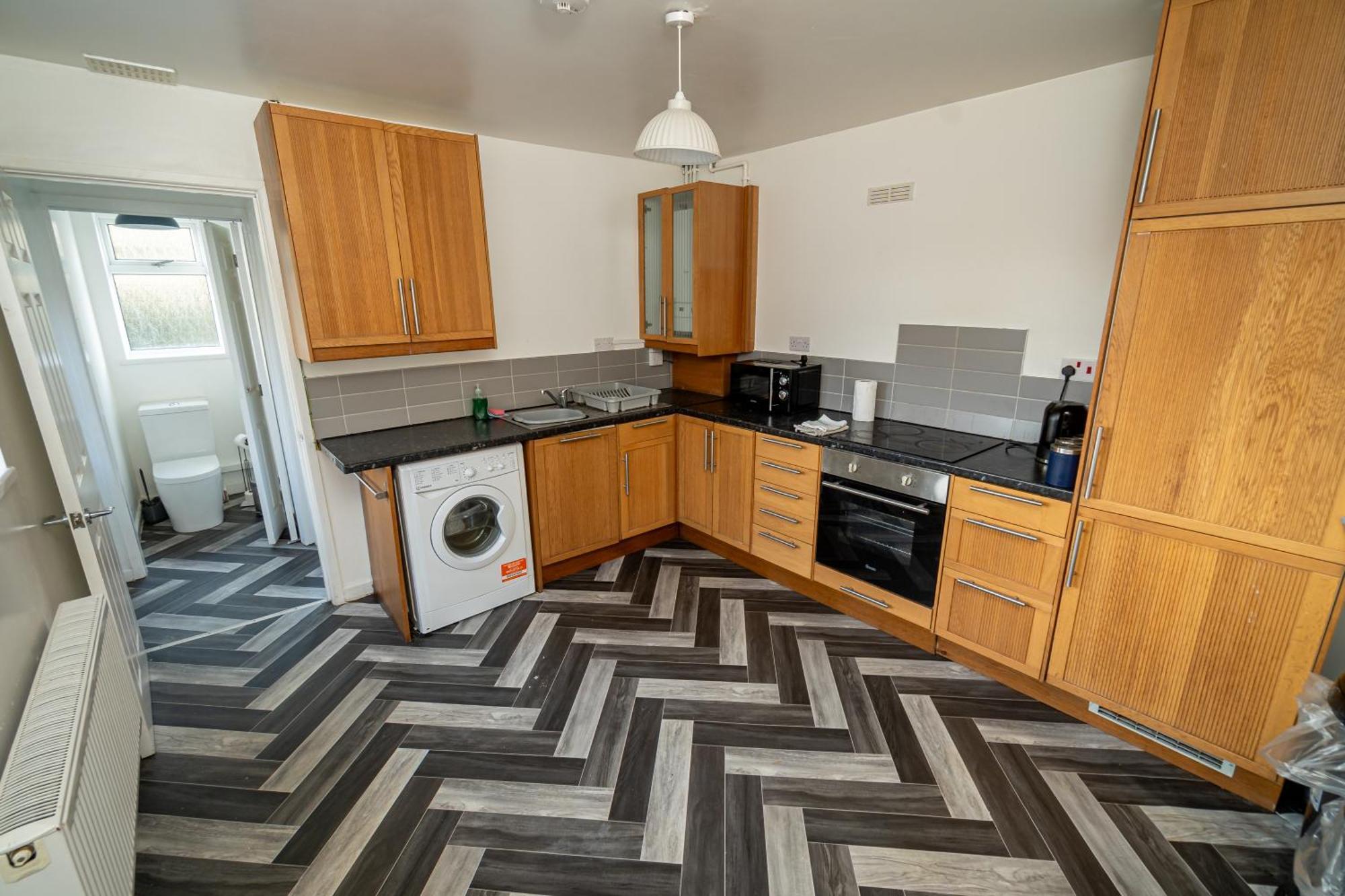 Casa de Férias Spacious 3 Bedroom House -- Off-road Parking -- Pet Friendly -- Close To Centre Swansea