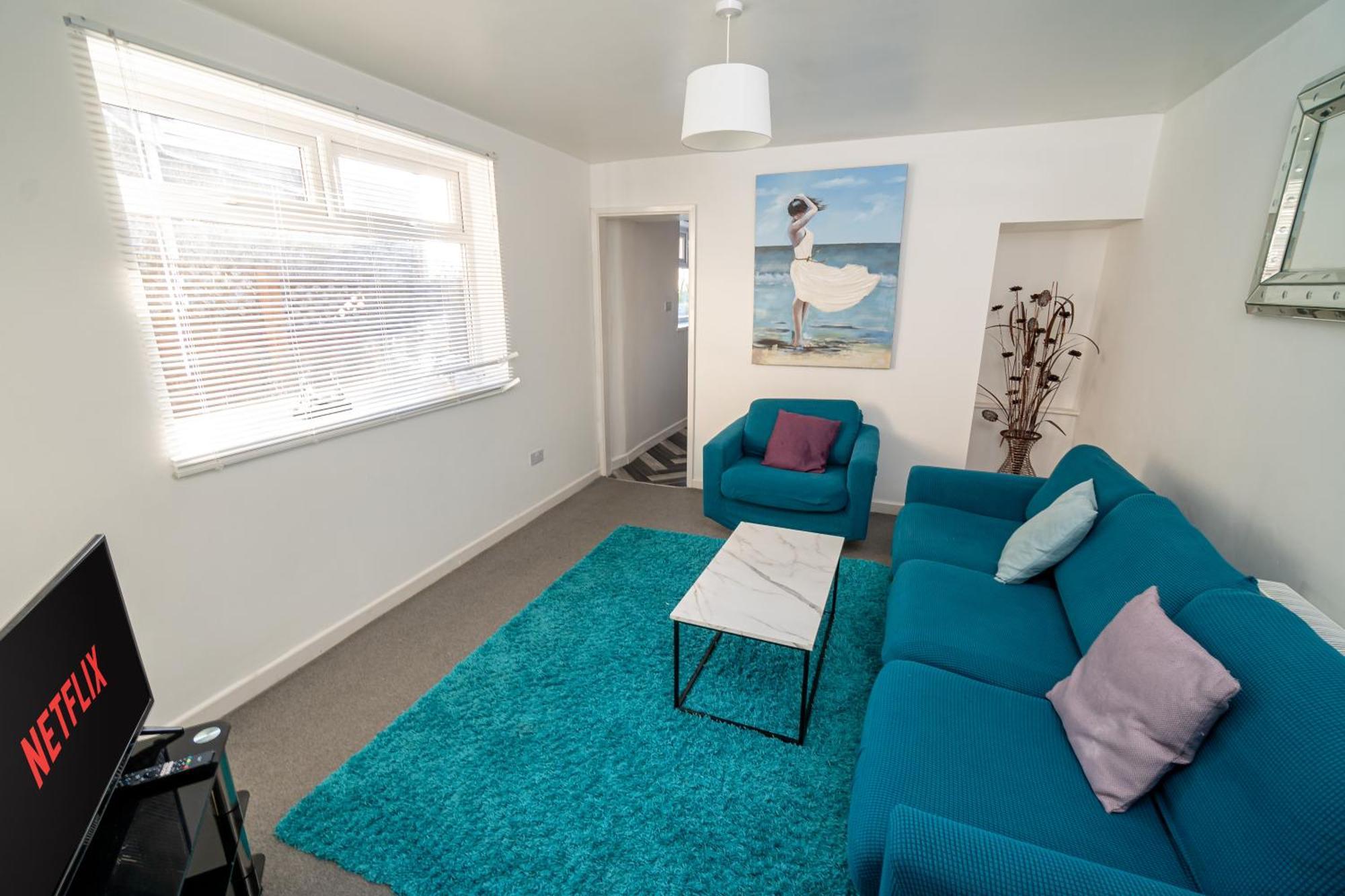Spacious 3 Bedroom House -- Off-road Parking -- Pet Friendly -- Close To Centre Swansea